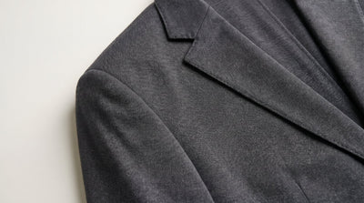 Anzughose auf Reisen: Knitterfrei durch den Koffer