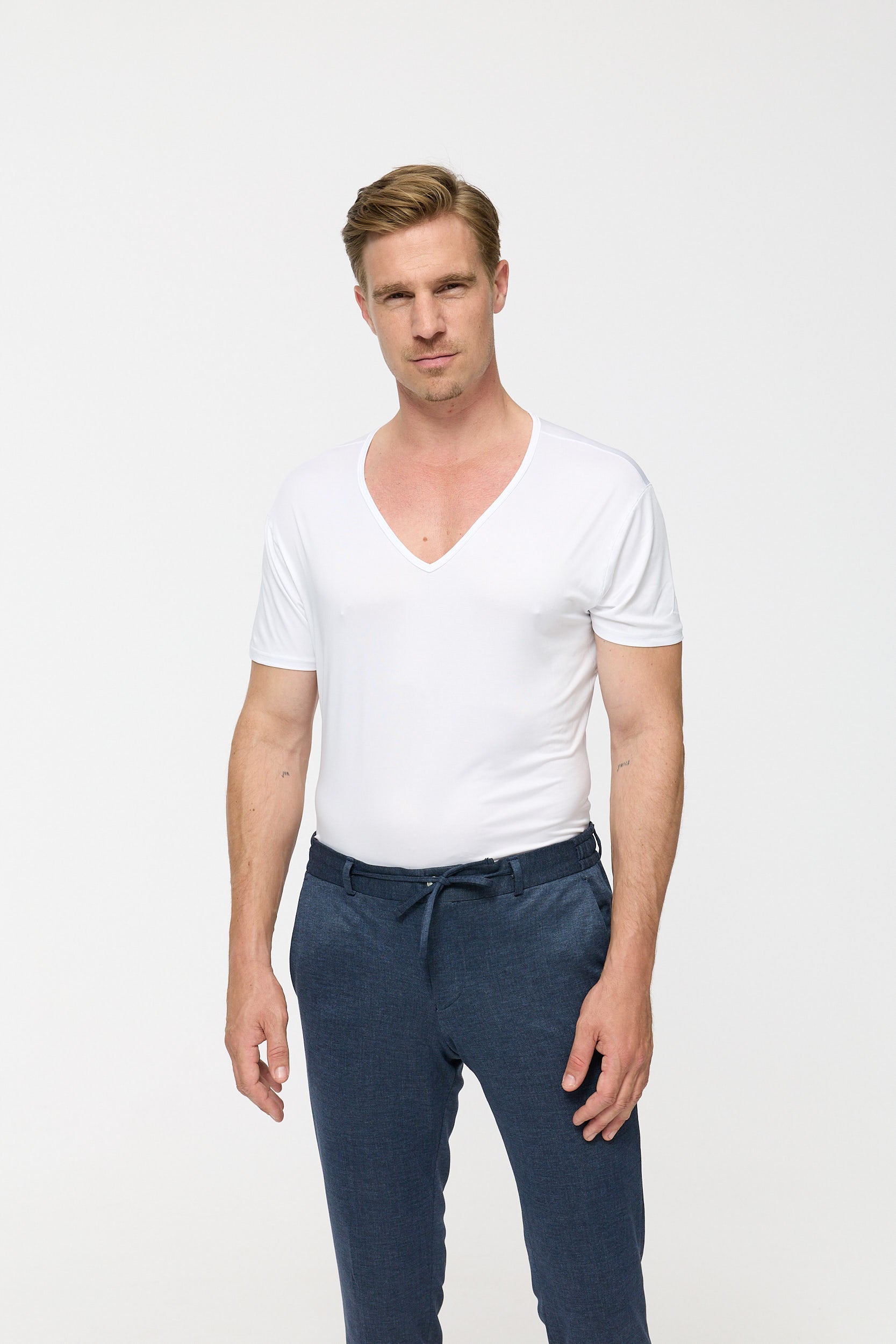 V-Neck T-Shirt AIRZHIRT DiFano 223-100 weiß